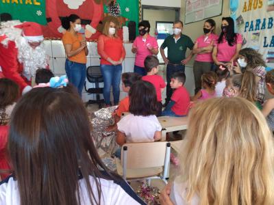 NÃºcleo Feminino Coprossel e CEMEI Sementinha do Saber levam alegria no Natal das CrianÃ§as da Escola